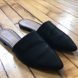 Black pointy toe mule slides